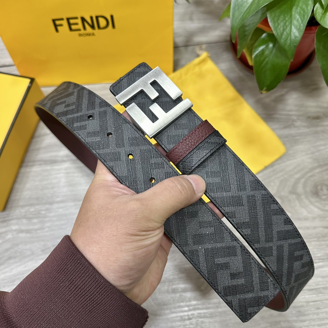 
     FENDI（芬迪）专柜同款 宽4.0CM 双环正反用腰带 FF按钉搭扣 酒红色Cuoio  