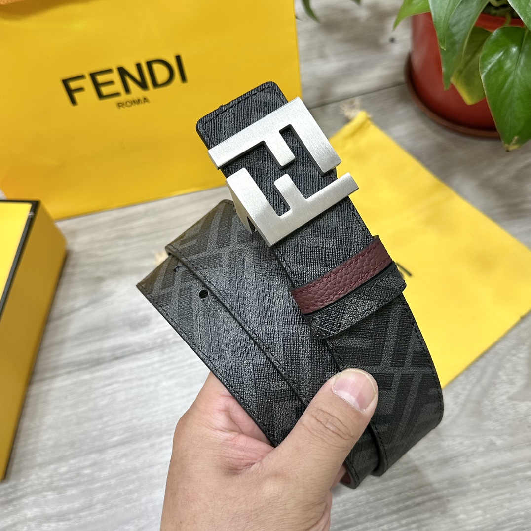 
     FENDI（芬迪）专柜同款 宽4.0CM 双环正反用腰带 FF按钉搭扣 酒红色Cuoio  