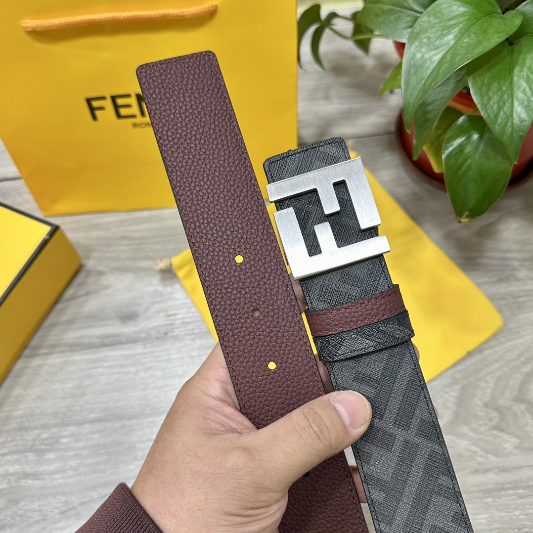 
     FENDI（芬迪）专柜同款 宽4.0CM 双环正反用腰带 FF按钉搭扣 酒红色Cuoio  