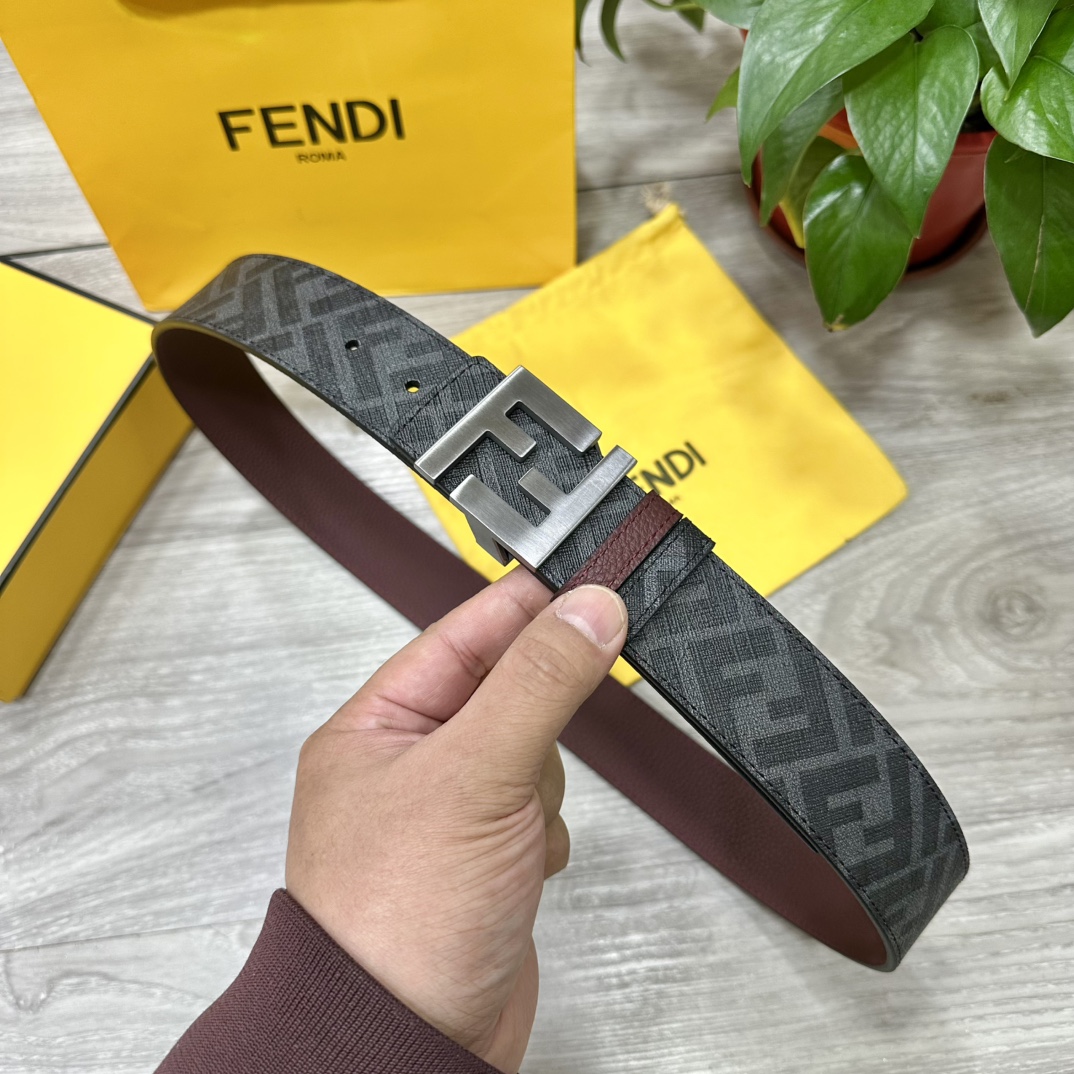 
     FENDI（芬迪）专柜同款 宽4.0CM 双环正反用腰带 FF按钉搭扣 酒红色Cuoio  