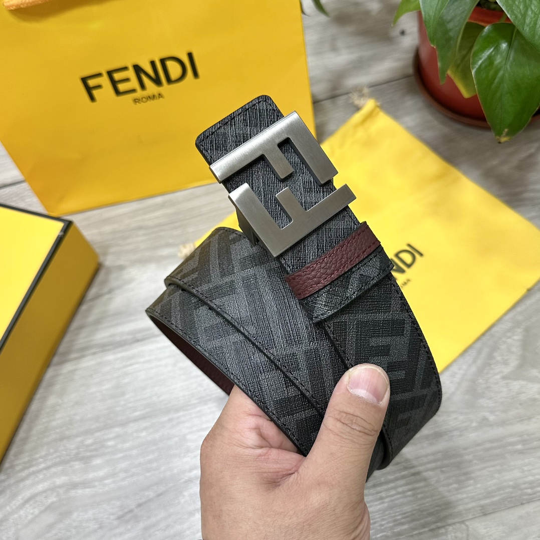 
     FENDI（芬迪）专柜同款 宽4.0CM 双环正反用腰带 FF按钉搭扣 酒红色Cuoio  