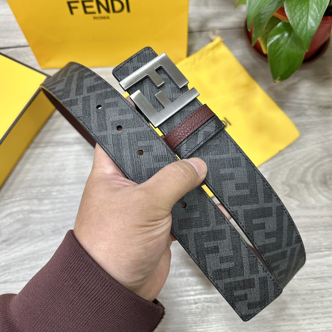 
     FENDI（芬迪）专柜同款 宽4.0CM 双环正反用腰带 FF按钉搭扣 酒红色Cuoio  