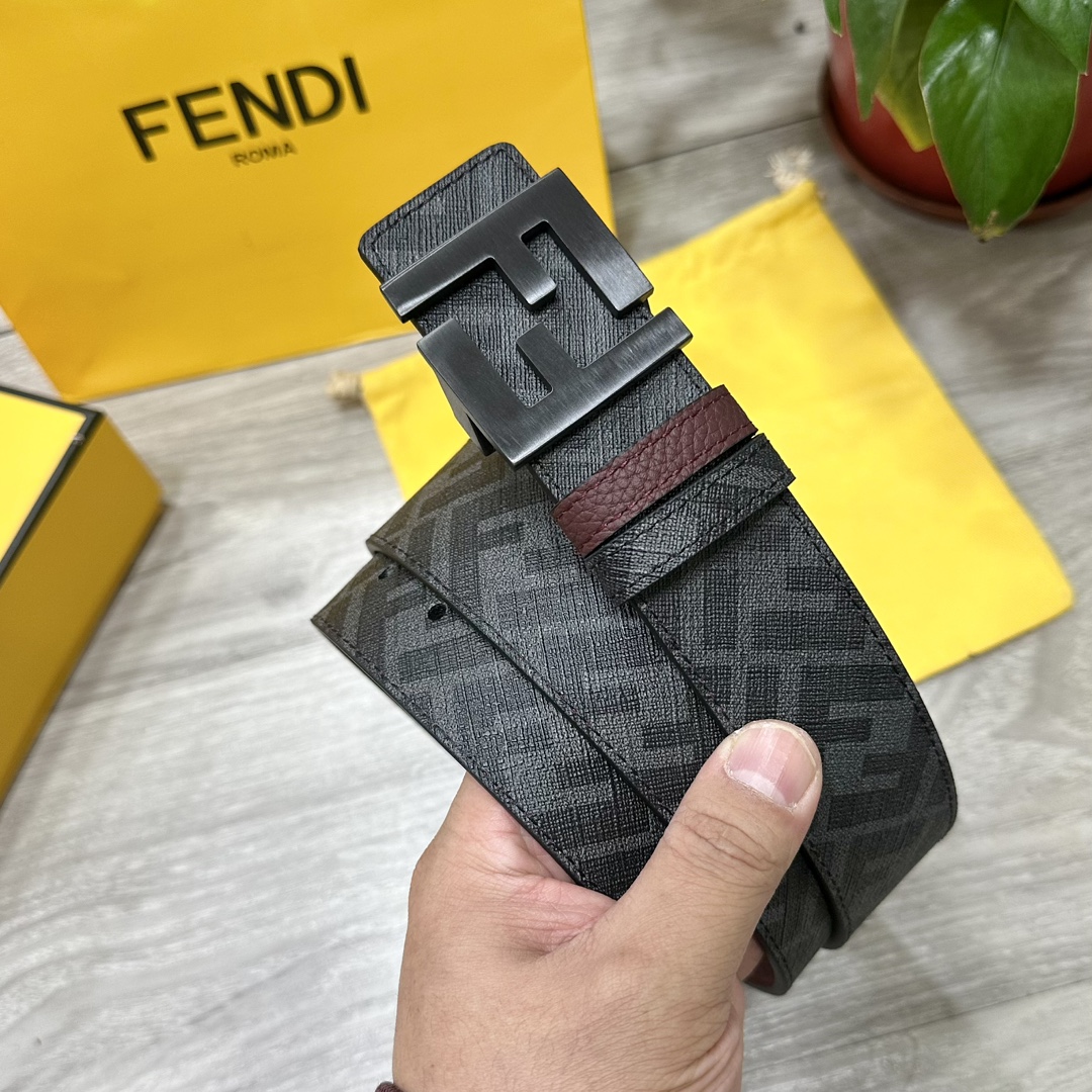 
     FENDI（芬迪）专柜同款 宽4.0CM 双环正反用腰带 FF按钉搭扣 酒红色Cuoio  