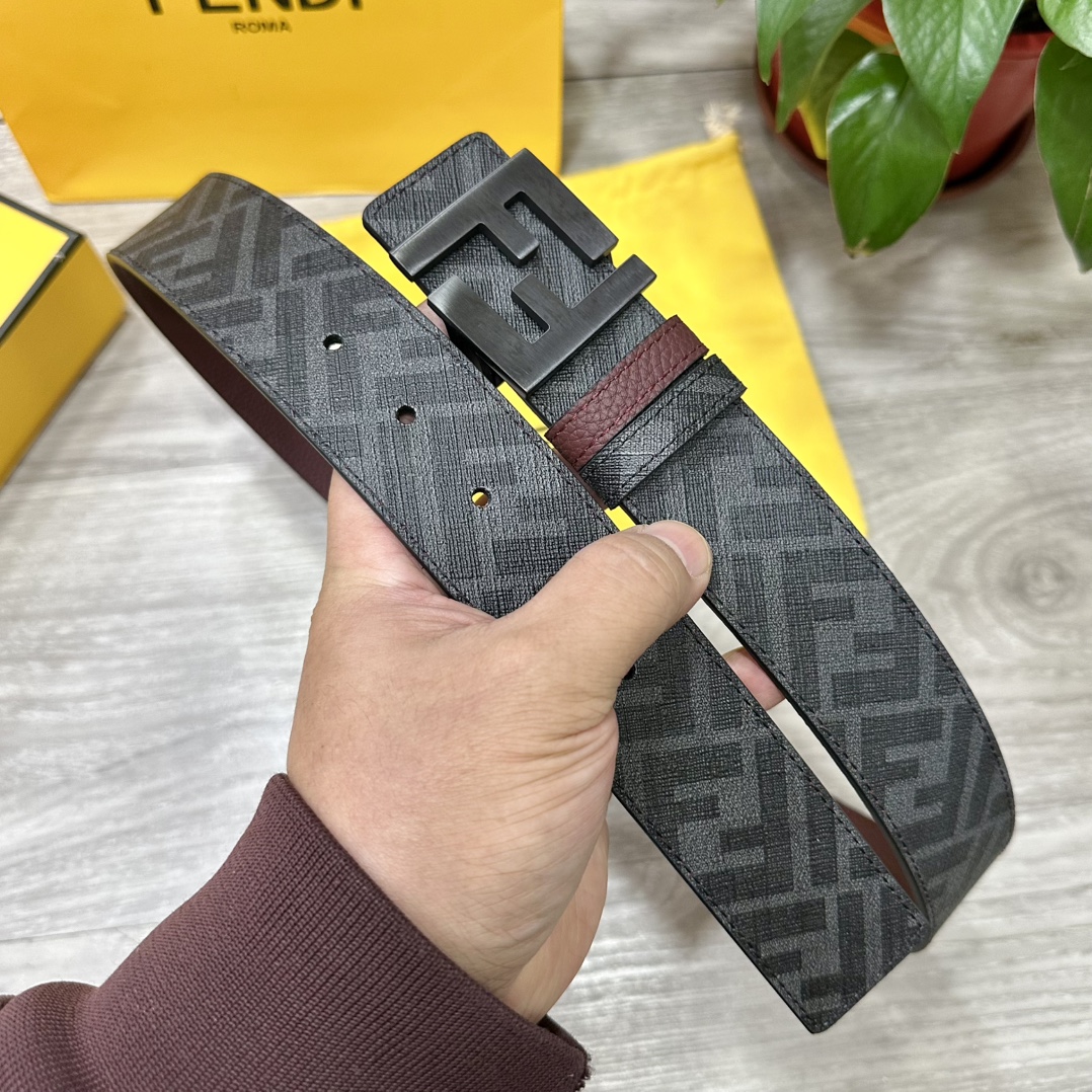 
     FENDI（芬迪）专柜同款 宽4.0CM 双环正反用腰带 FF按钉搭扣 酒红色Cuoio  