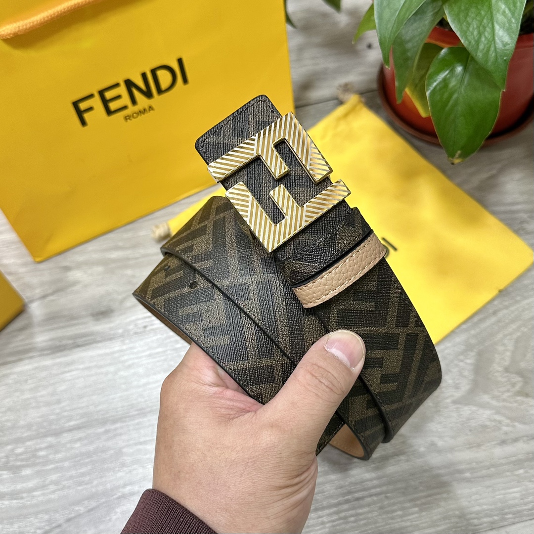 
     FENDI（芬迪）专柜同款 宽4.0CM 双环正反用腰带 FF按钉搭扣 土黄色Cuoio  