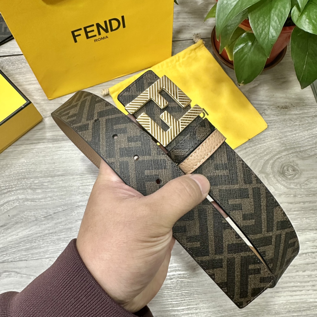 
     FENDI（芬迪）专柜同款 宽4.0CM 双环正反用腰带 FF按钉搭扣 土黄色Cuoio  