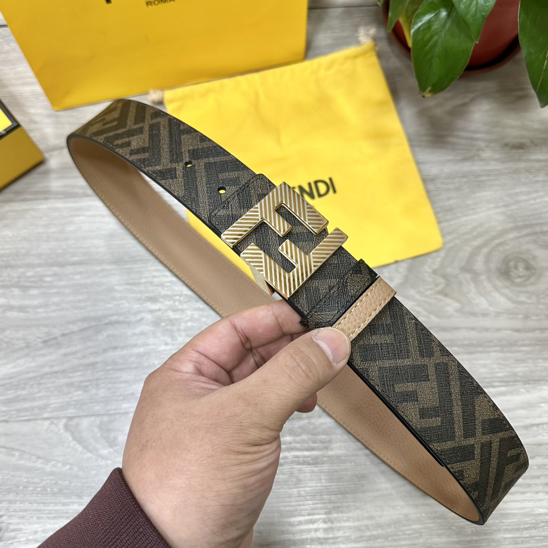 
     FENDI（芬迪）专柜同款 宽4.0CM 双环正反用腰带 FF按钉搭扣 土黄色Cuoio  