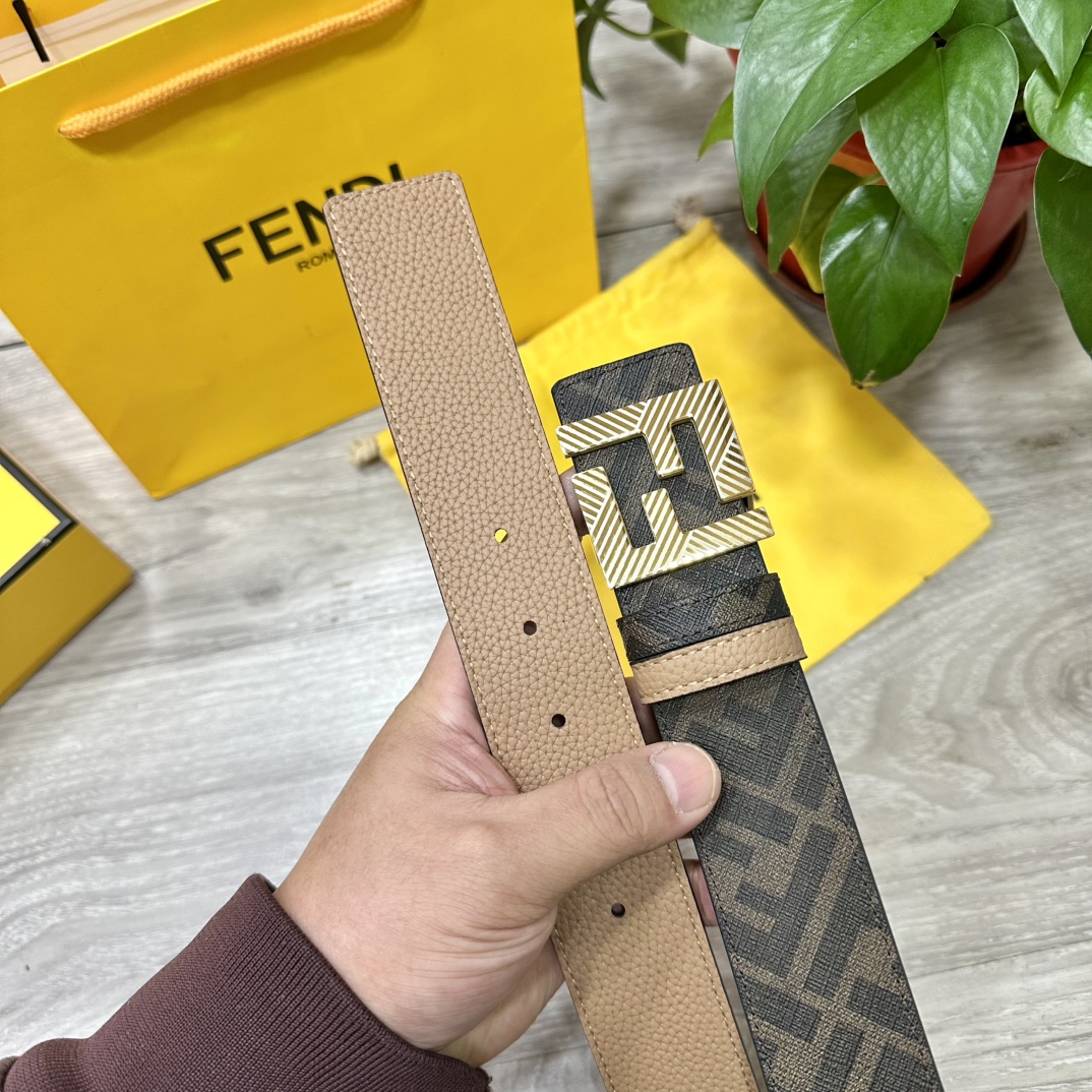 
     FENDI（芬迪）专柜同款 宽4.0CM 双环正反用腰带 FF按钉搭扣 土黄色Cuoio  