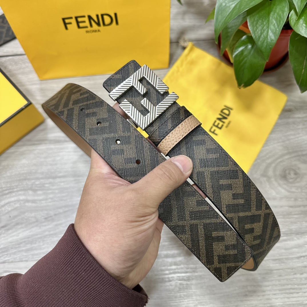 
     FENDI（芬迪）专柜同款 宽4.0CM 双环正反用腰带 FF按钉搭扣 土黄色Cuoio  