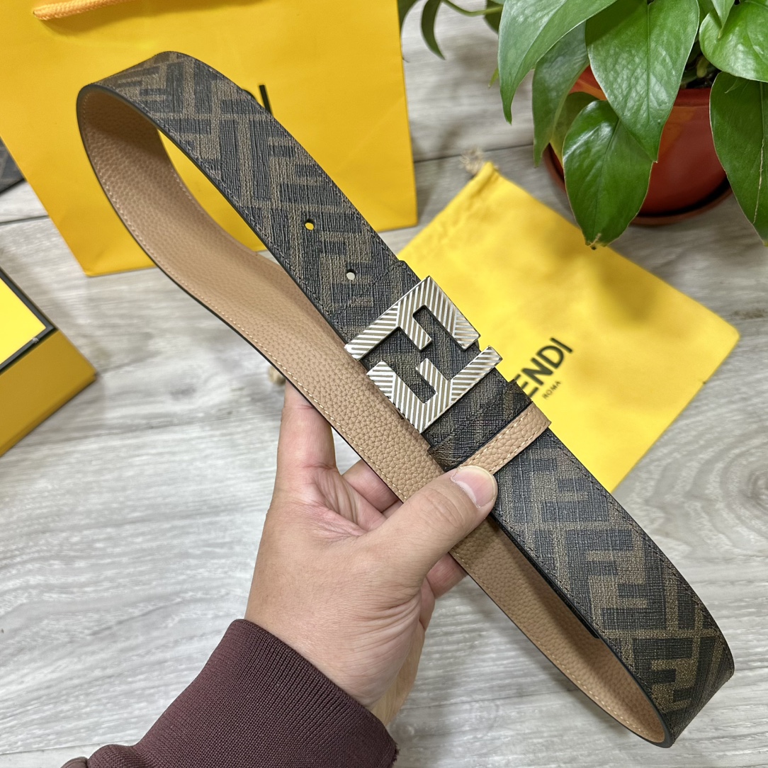 
     FENDI（芬迪）专柜同款 宽4.0CM 双环正反用腰带 FF按钉搭扣 土黄色Cuoio  