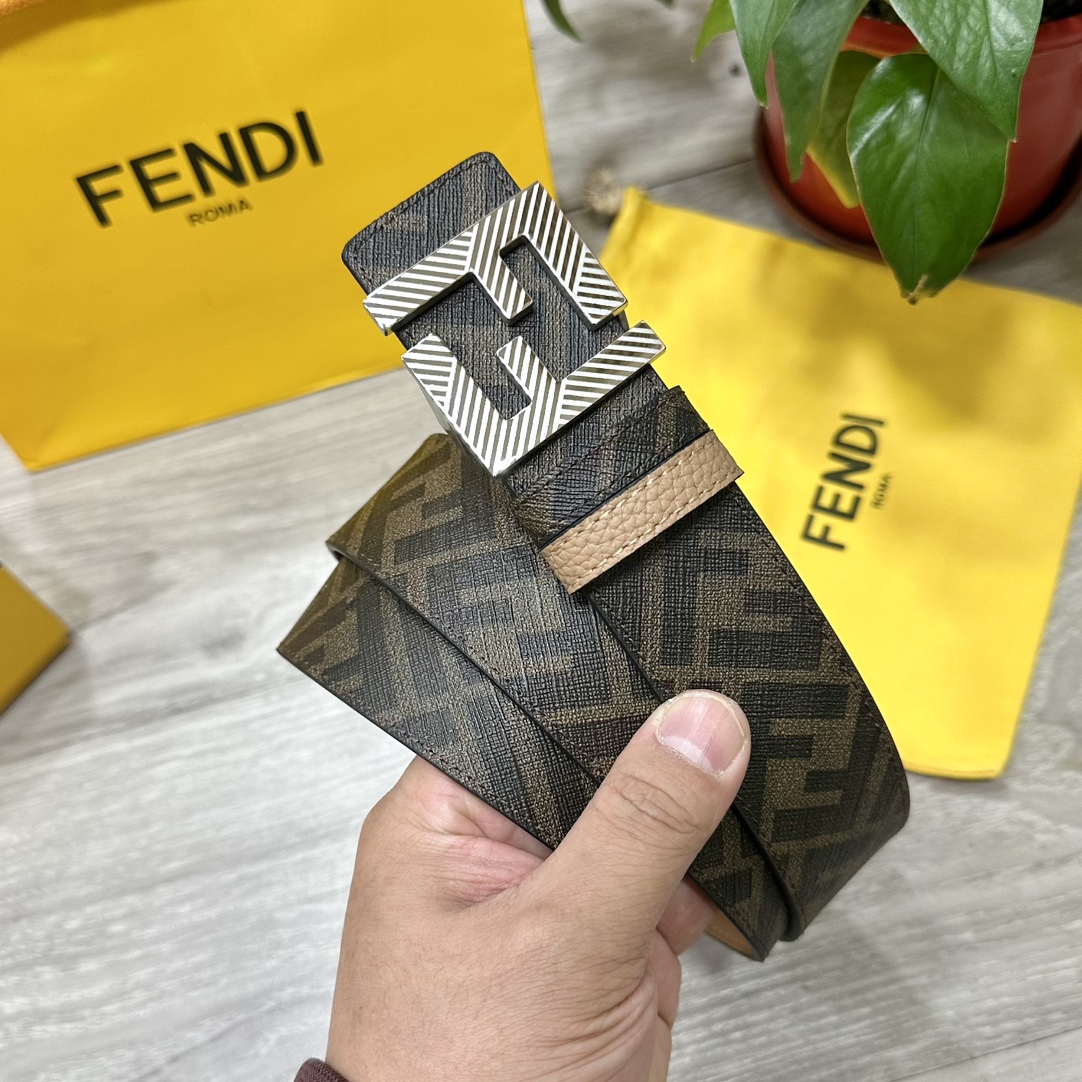 
     FENDI（芬迪）专柜同款 宽4.0CM 双环正反用腰带 FF按钉搭扣 土黄色Cuoio  