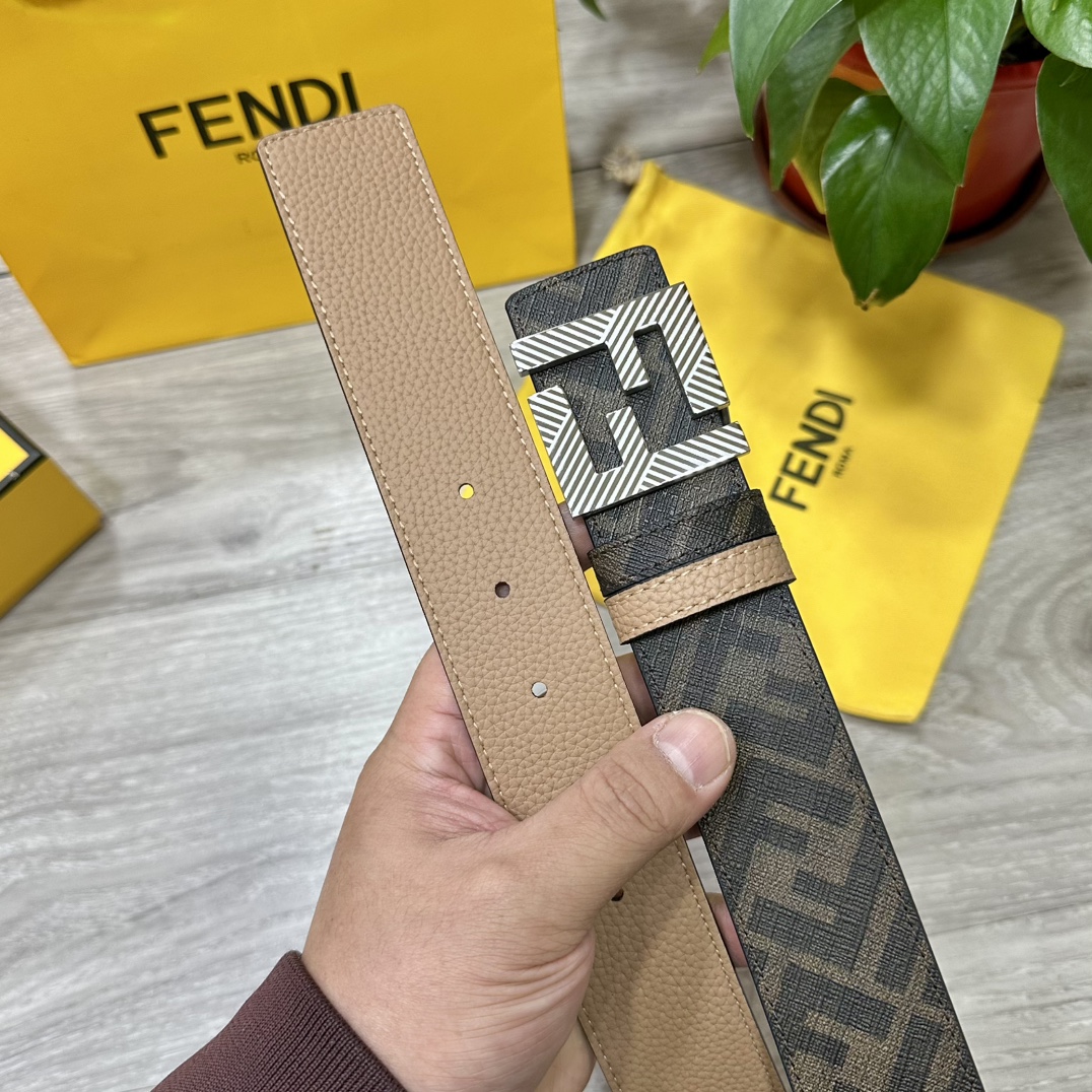 
     FENDI（芬迪）专柜同款 宽4.0CM 双环正反用腰带 FF按钉搭扣 土黄色Cuoio  