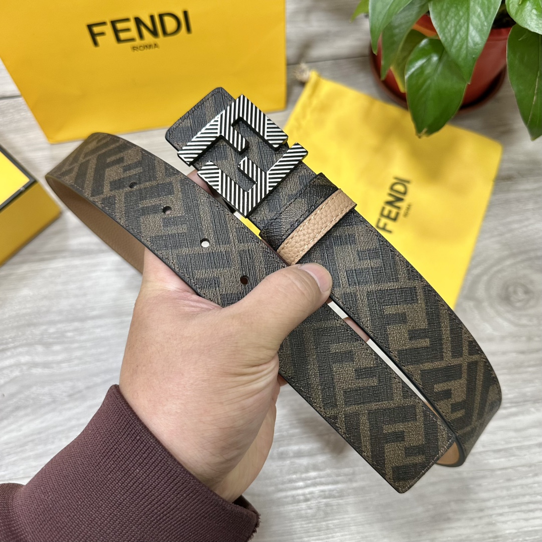 
     FENDI（芬迪）专柜同款 宽4.0CM 双环正反用腰带 FF按钉搭扣 土黄色Cuoio  