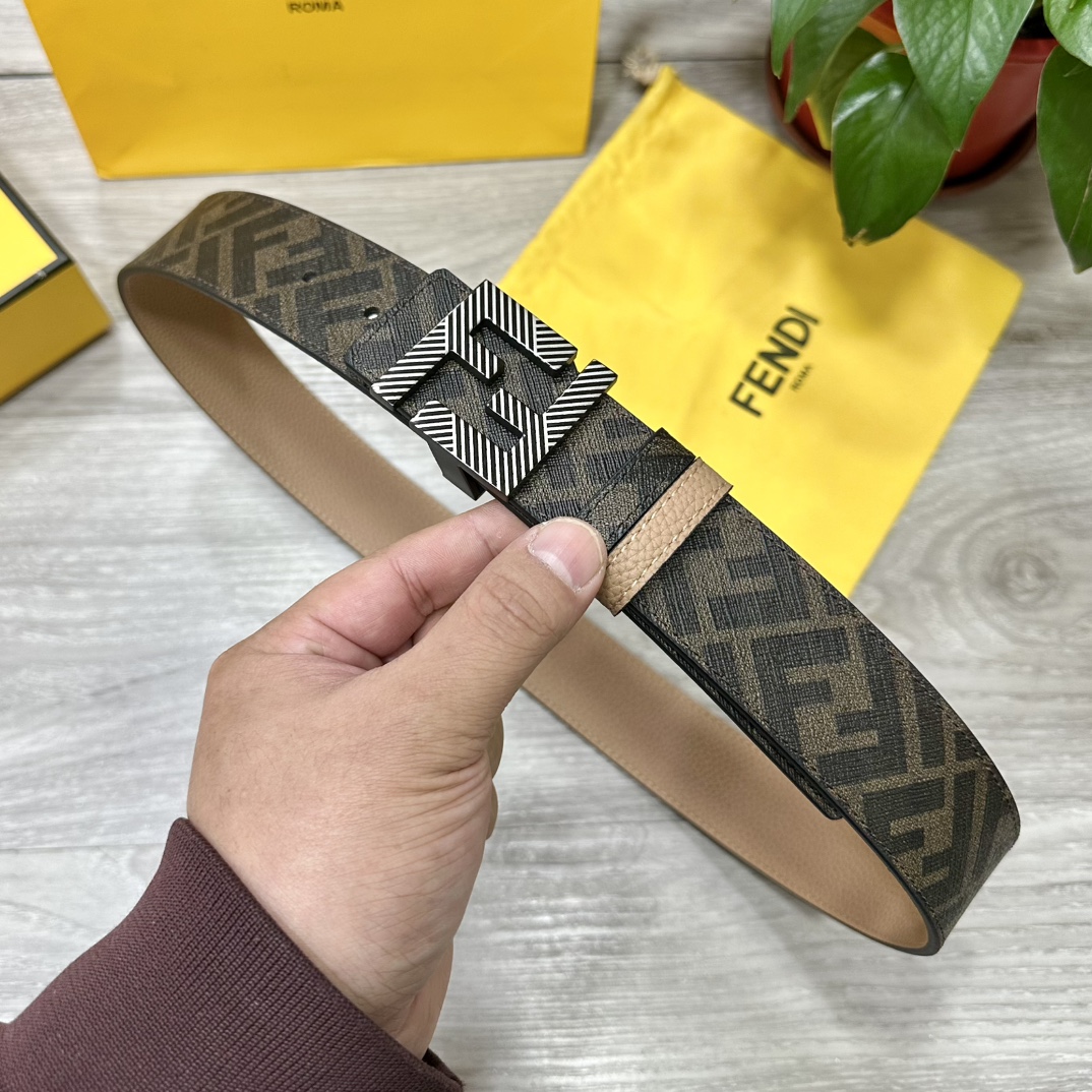 
     FENDI（芬迪）专柜同款 宽4.0CM 双环正反用腰带 FF按钉搭扣 土黄色Cuoio  