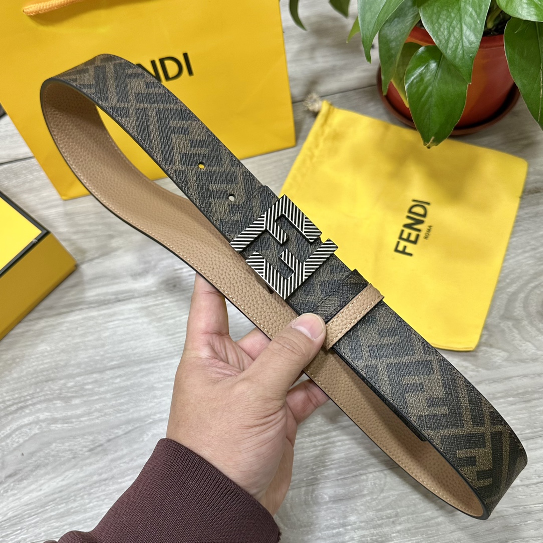 
     FENDI（芬迪）专柜同款 宽4.0CM 双环正反用腰带 FF按钉搭扣 土黄色Cuoio  