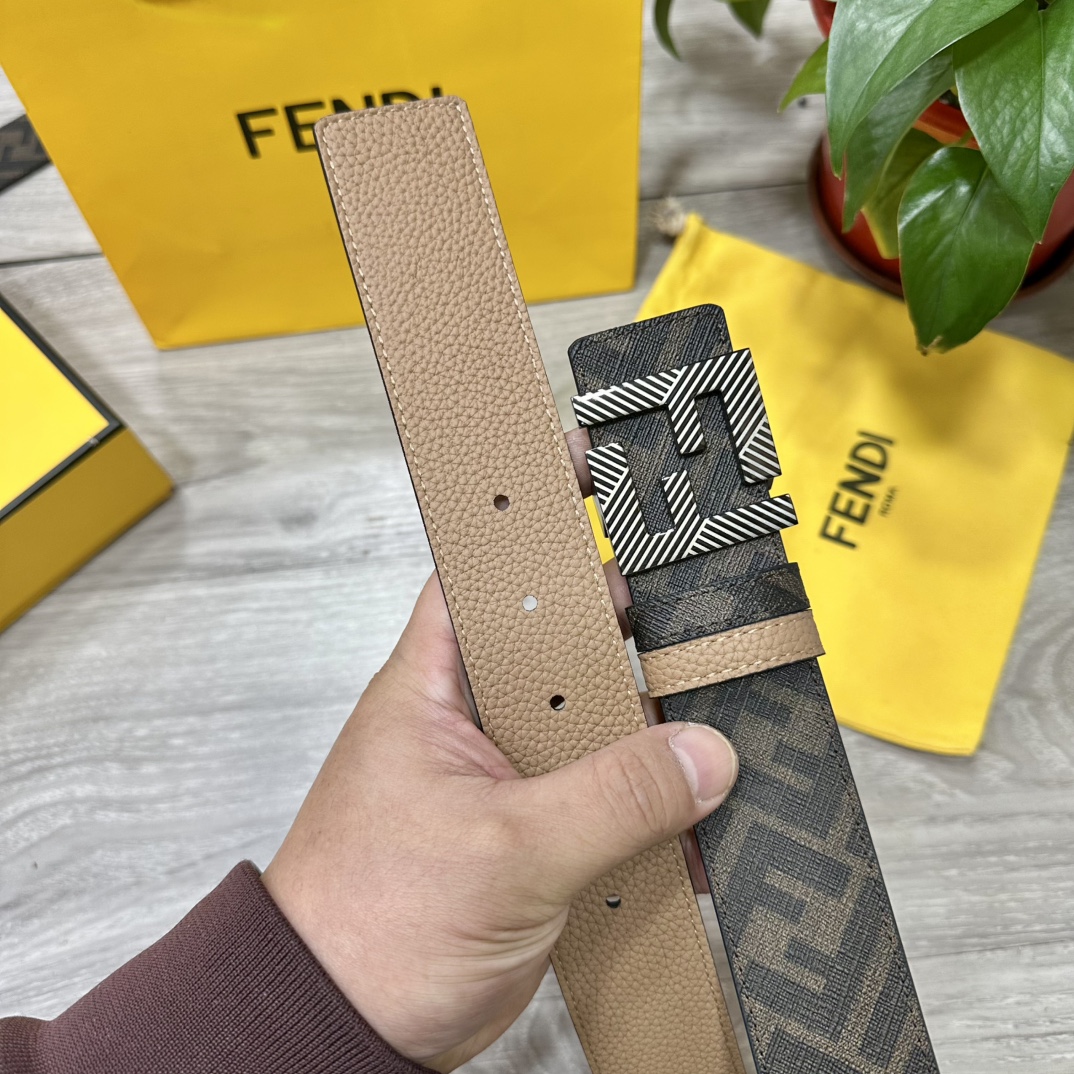 
     FENDI（芬迪）专柜同款 宽4.0CM 双环正反用腰带 FF按钉搭扣 土黄色Cuoio  