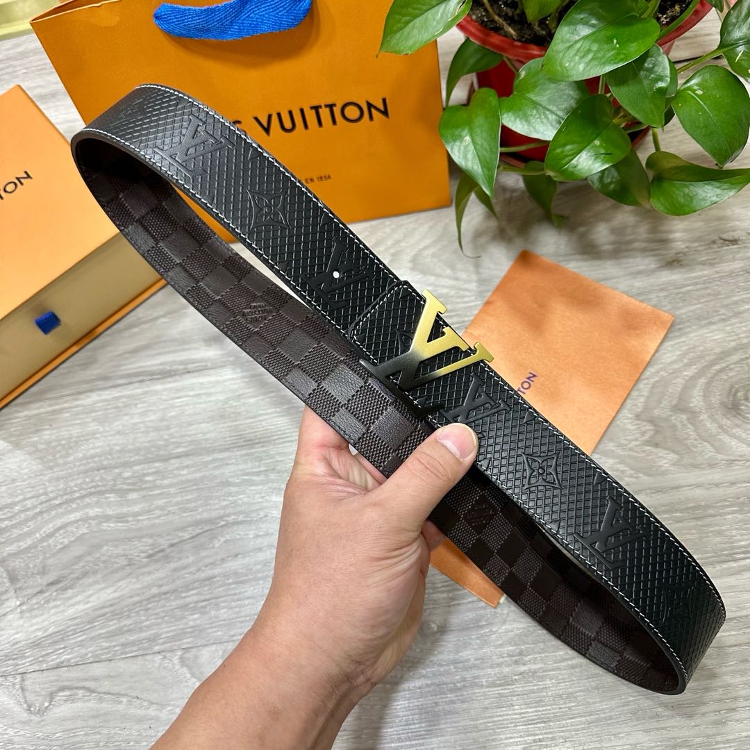 
        LV.路易威登 宽40MM双面原版小牛皮 搭配单钌钯电镀扣 完美的手感.油边 出众的设