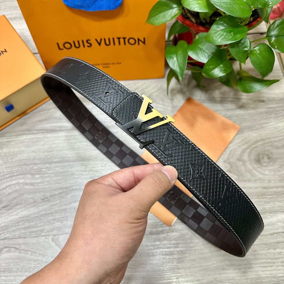 
        LV.路易威登 宽40MM双面原版小牛皮 搭配单钌钯电镀扣 完美的手感.油边 出众的设