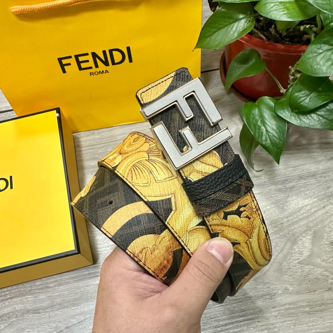 
     FENDI（芬迪）专柜同款 宽4.0CM 双环正反用腰带 FF按钉搭扣 黑色Cuoio  R