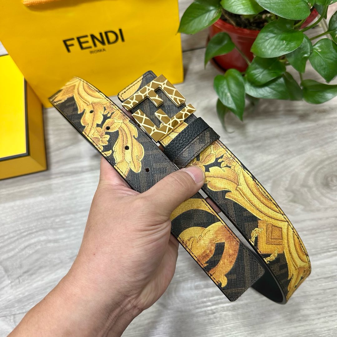 
     FENDI（芬迪）专柜同款 宽4.0CM 双环正反用腰带 FF按钉搭扣 黑色Cuoio  R