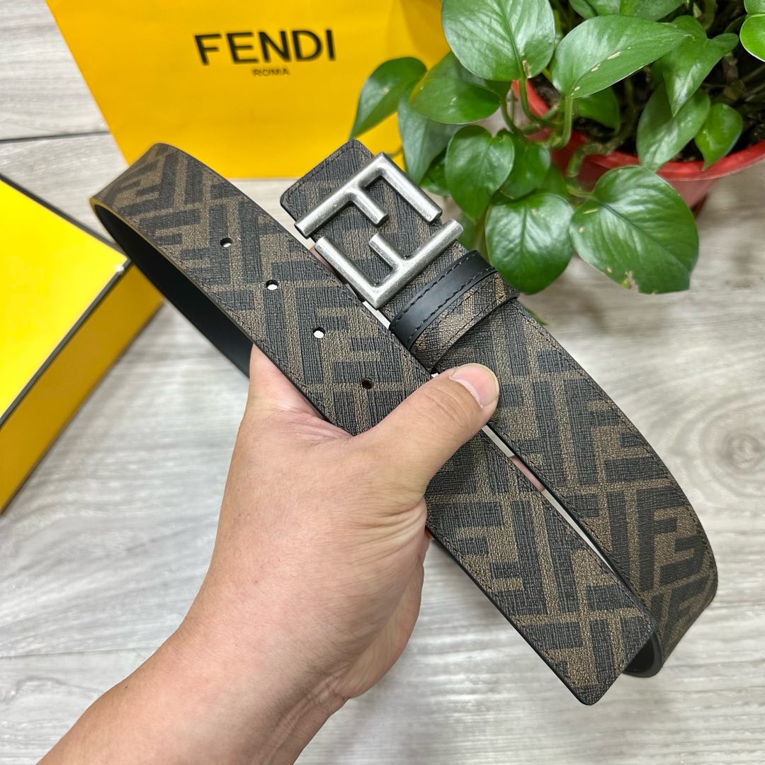 
     FENDI（芬迪）专柜同款 宽4.0CM 双环正反用腰带 FF按钉搭扣 黑色Cuoio  R