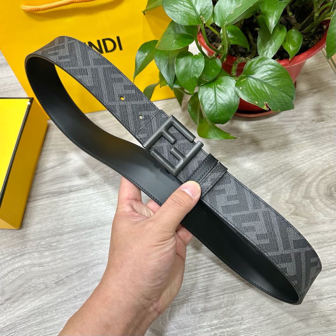 
     FENDI（芬迪）专柜同款 宽4.0CM 双环正反用腰带 FF按钉搭扣 黑色Cuoio  R