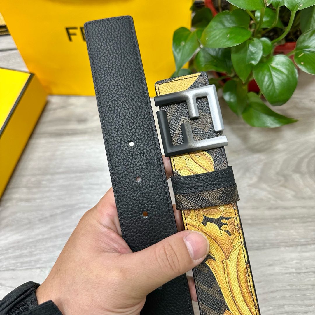 
     FENDI（芬迪）专柜同款 宽4.0CM 双环正反用腰带 FF按钉搭扣 黑色Cuoio  R