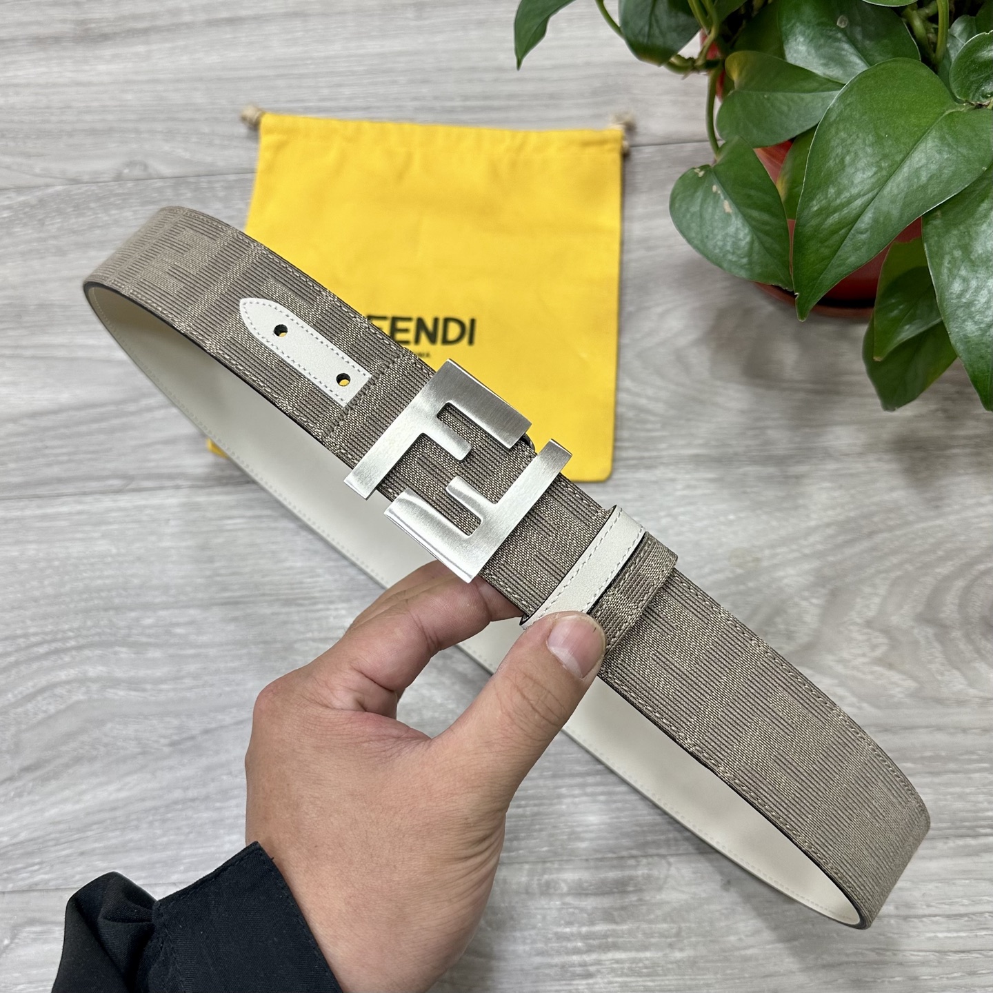 NO:140365,Original single FENDl (Fendi) counter same style, width 3.8CM, original custom fabric, FF pattern fabric material, off-white leather lining, single nail palladium-plated metal accessories, fashion and trend, classic series, belt, fendi, fendi19860909原单 FENDl（芬迪）专柜同款 宽3.8CM 原版定制布料 FF图案布料材质 米白色皮革内衬 单钉镀钯金属配件 时尚潮流 经典系列,皮带,fendi,fendi,Belt