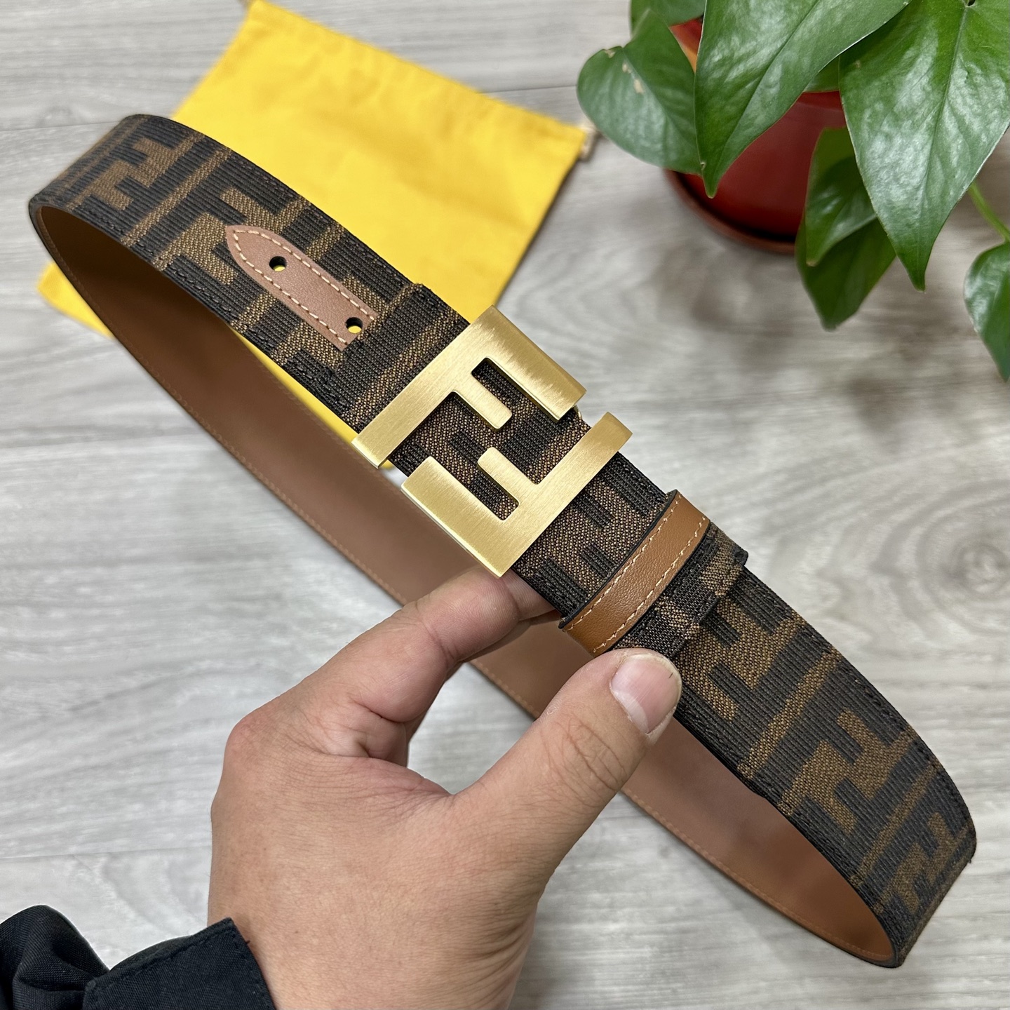 NO:140376,Original single FENDl (Fendi) counter same style, width 3.8CM original custom fabric FF pattern fabric material, earthy leather lining, single nail palladium-plated metal accessories, fashion and trend Classic series, belt, fendi, fendi19860909原单 FENDl（芬迪）专柜同款 宽3.8CM 原版定制布料 FF图案布料材质 土黄色皮革内衬 单钉镀钯金属配件 时尚潮流 经典系列,皮带,fendi,fendi,Belt