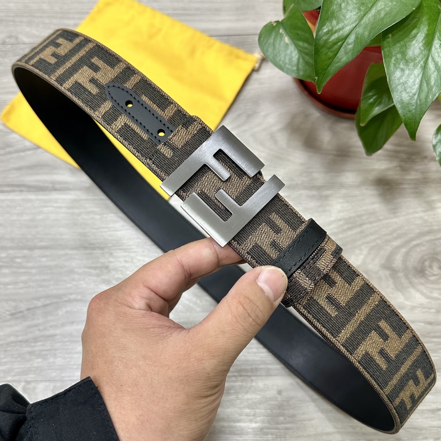 NO:140381,Original single FENDl (Fendi) counter same style, width 3.8CM original custom fabric FF pattern fabric material, black leather lining, single nail palladium-plated metal accessories, fashion and trend, classic series, belt, fendi, fendi19860909原单 FENDl（芬迪）专柜同款 宽3.8CM 原版定制布料 FF图案布料材质 黑色皮革内衬 单钉镀钯金属配件 时尚潮流 经典系列,皮带,fendi,fendi,Belt