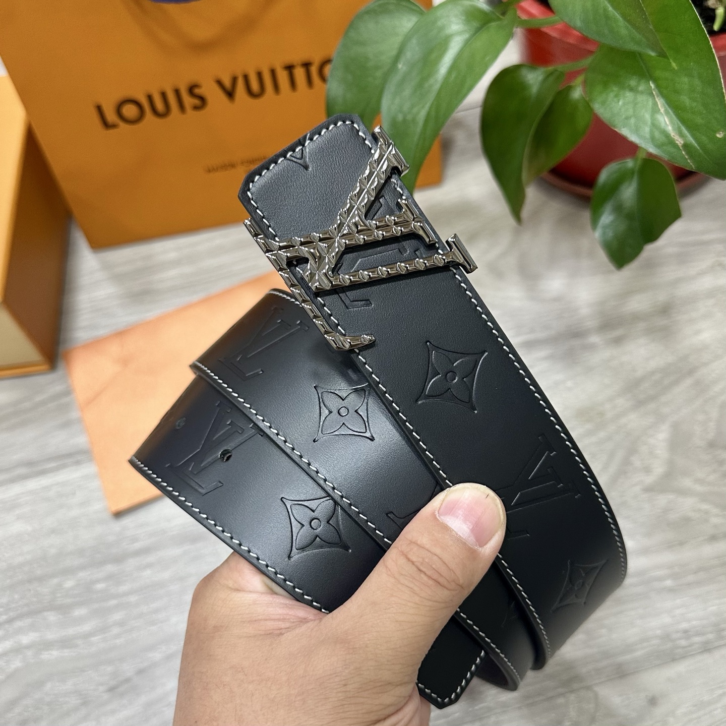 LV Style Leather Men's Belts Men's Belts Men's Belt detail image 3 from source 766544