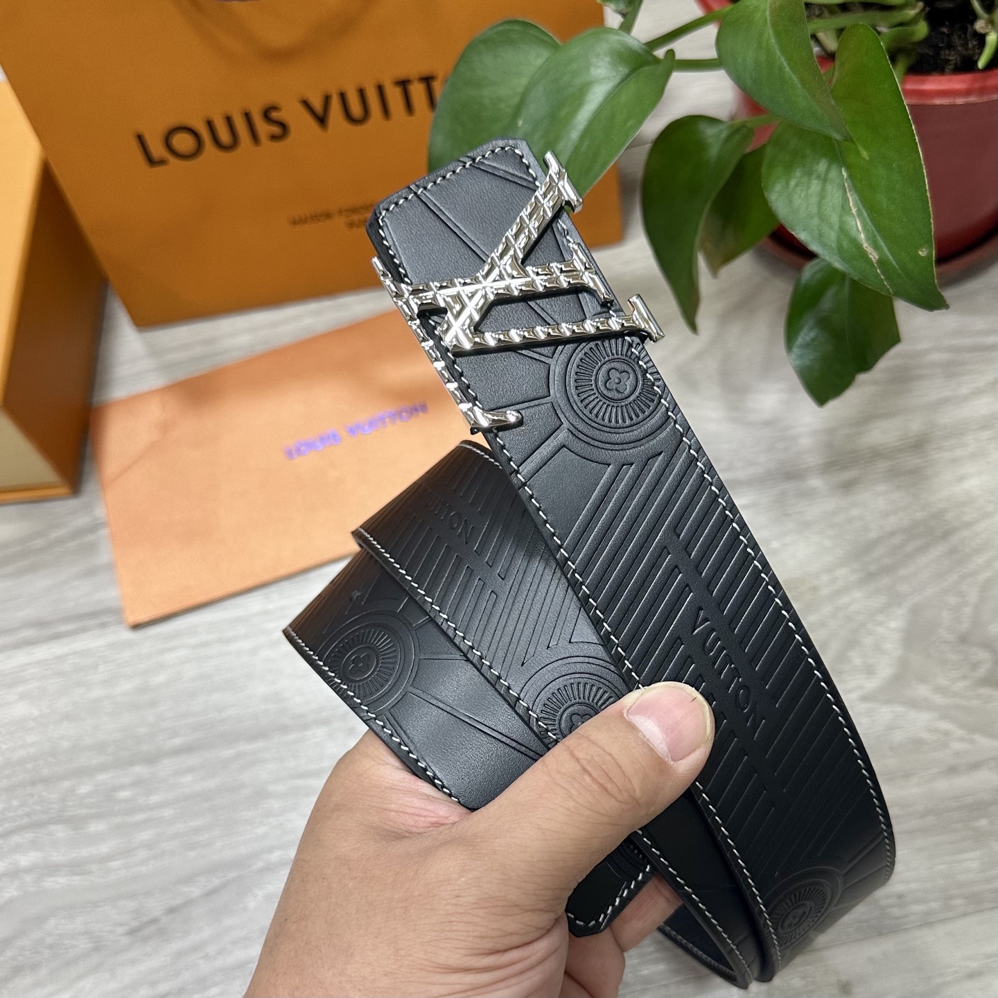 LV Style Leather Men's Belts Men's Belts Men's Belt detail image 3 from source 766545