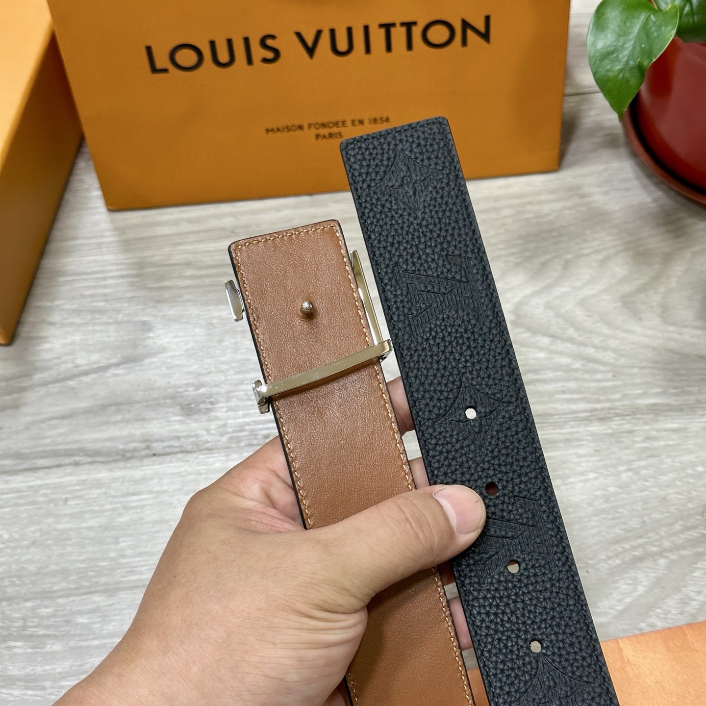 LV Style Leather Men's Belts Men's Belts Men's Belt detail image 5 from source 766548