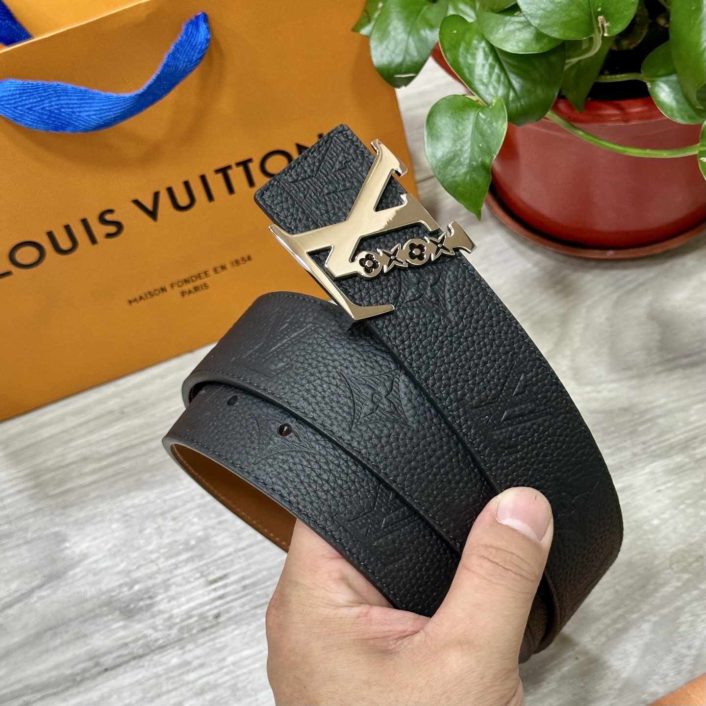 LV Style Leather Men's Belts Men's Belts Men's Belt detail image 3 from source 766548