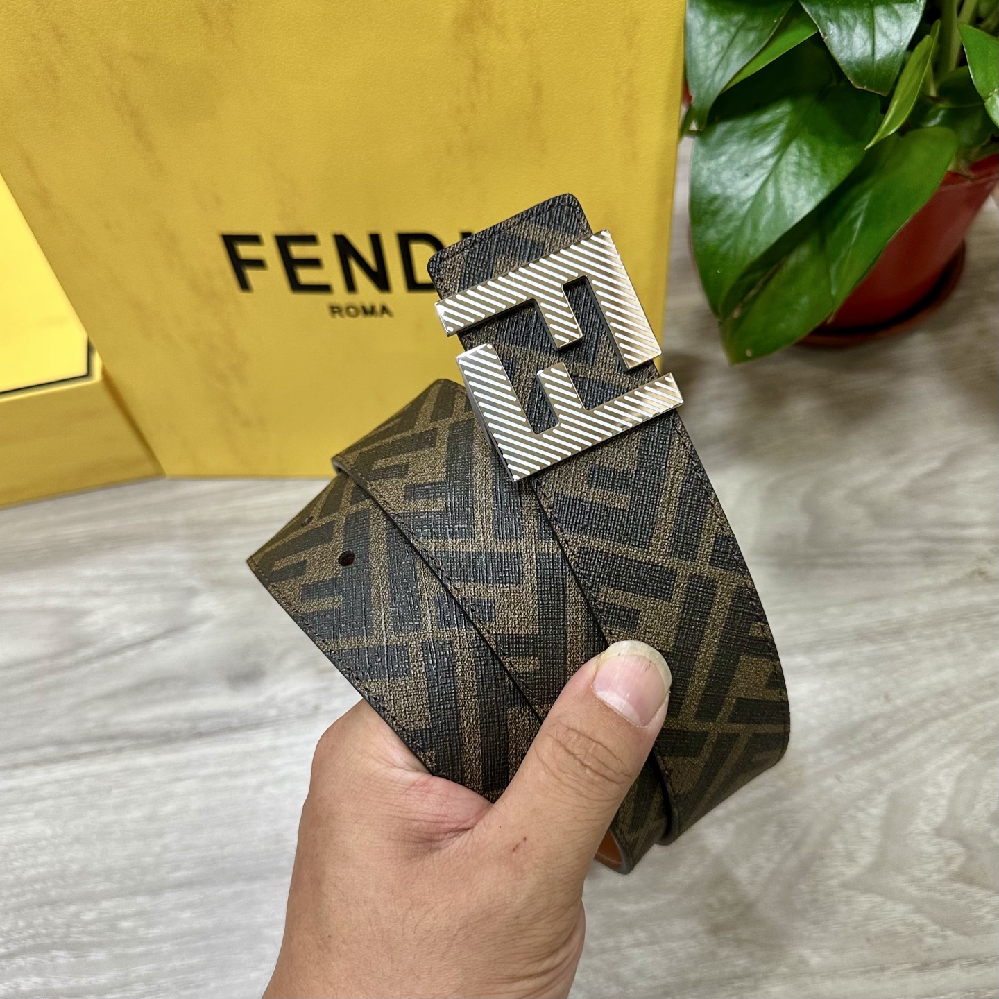 
     FENDI（芬迪）专柜同款 宽4.0CM 双环正反用腰带 FF按钉搭扣 土黄Cuoio  R
