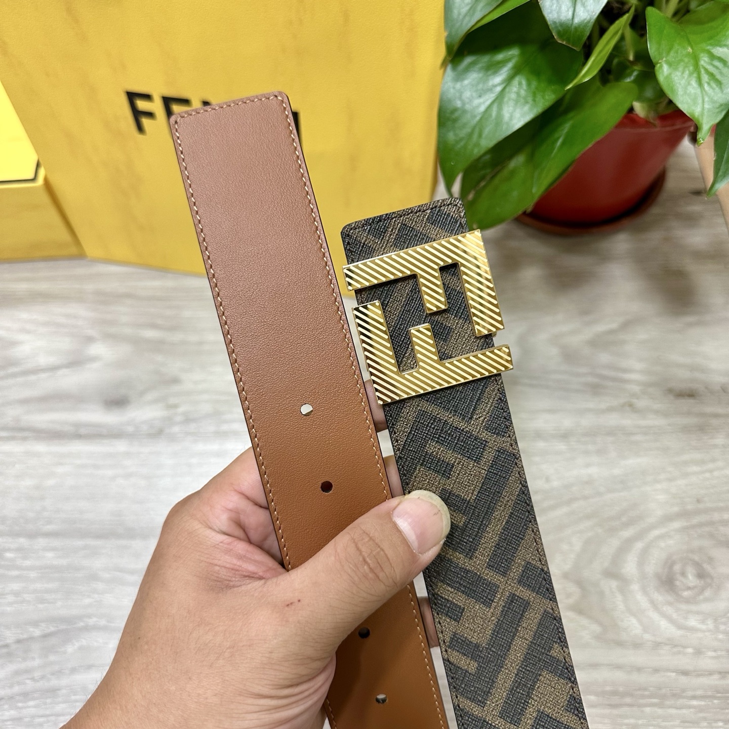 
     FENDI（芬迪）专柜同款 宽4.0CM 双环正反用腰带 FF按钉搭扣 土黄Cuoio  R