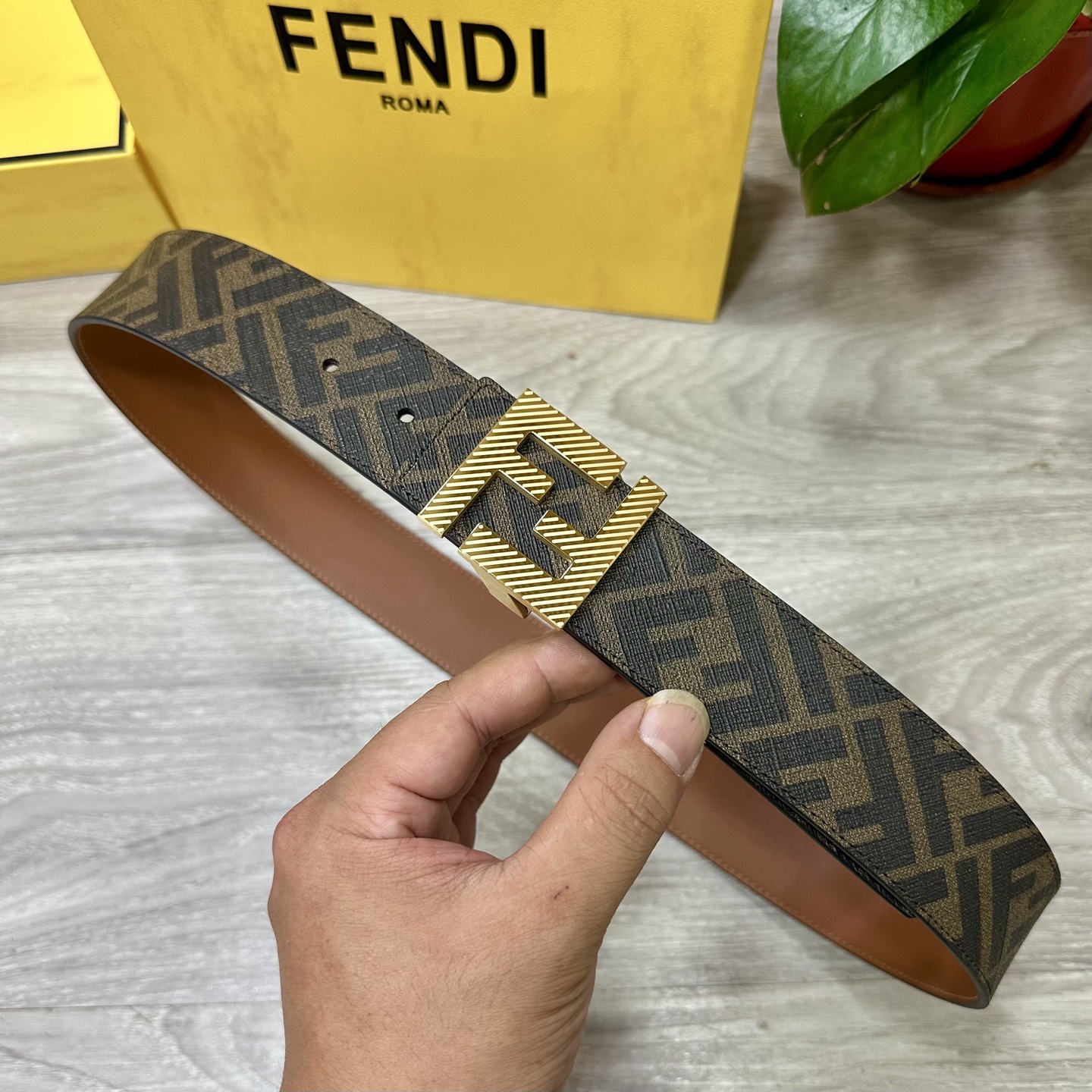 
     FENDI（芬迪）专柜同款 宽4.0CM 双环正反用腰带 FF按钉搭扣 土黄Cuoio  R