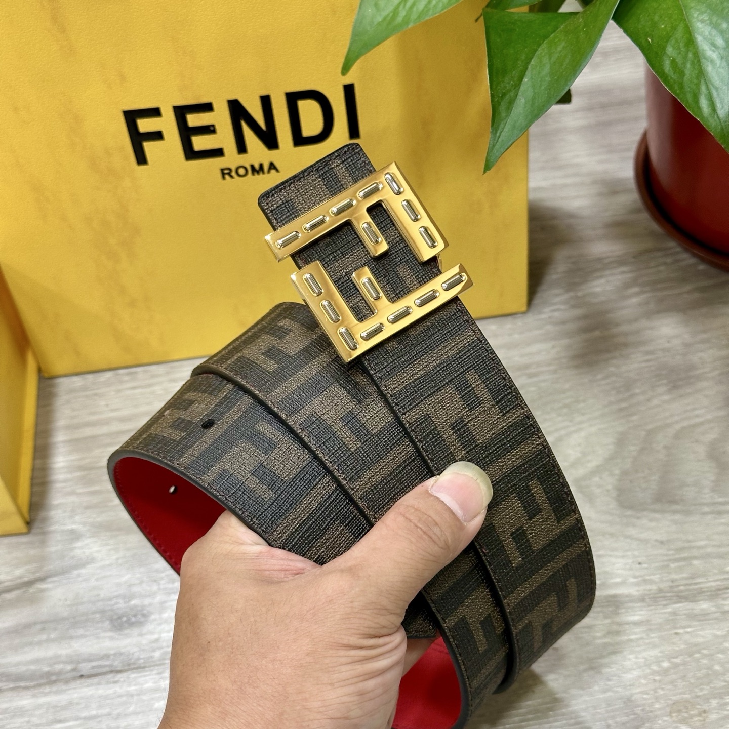 
     FENDI（芬迪）专柜同款 宽4.0CM 双环正反用腰带 FF按钉搭扣 红色Cuoio  R