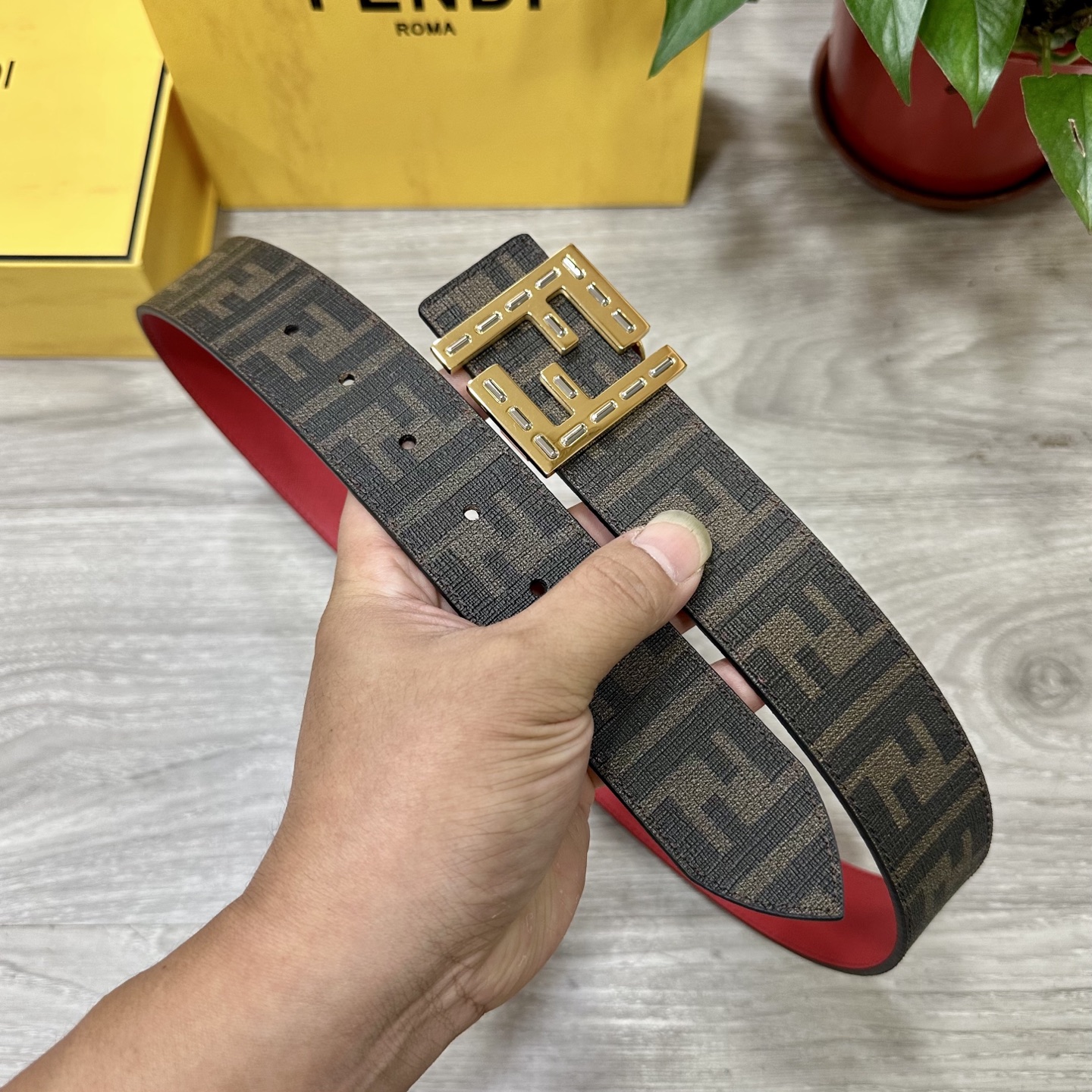 
     FENDI（芬迪）专柜同款 宽4.0CM 双环正反用腰带 FF按钉搭扣 红色Cuoio  R
