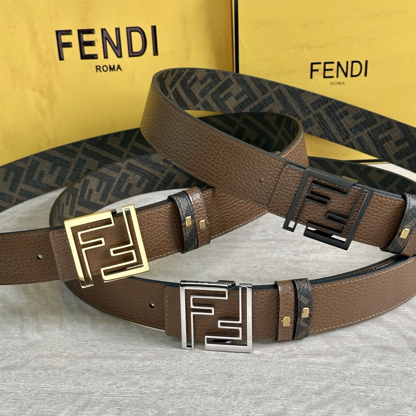 
     FENDI（芬迪）专柜同款 宽4.0CM 双环正反用腰带 FF按钉搭扣 咖啡色Cuoio  