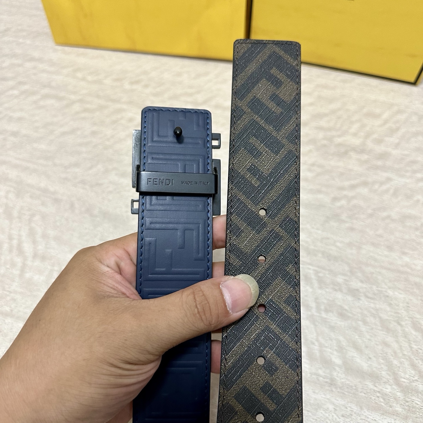FENDI（芬迪）专柜同款 宽4.0CM 双环正反用腰带 FF按钉搭扣 黑色Cuoio Romano皮革