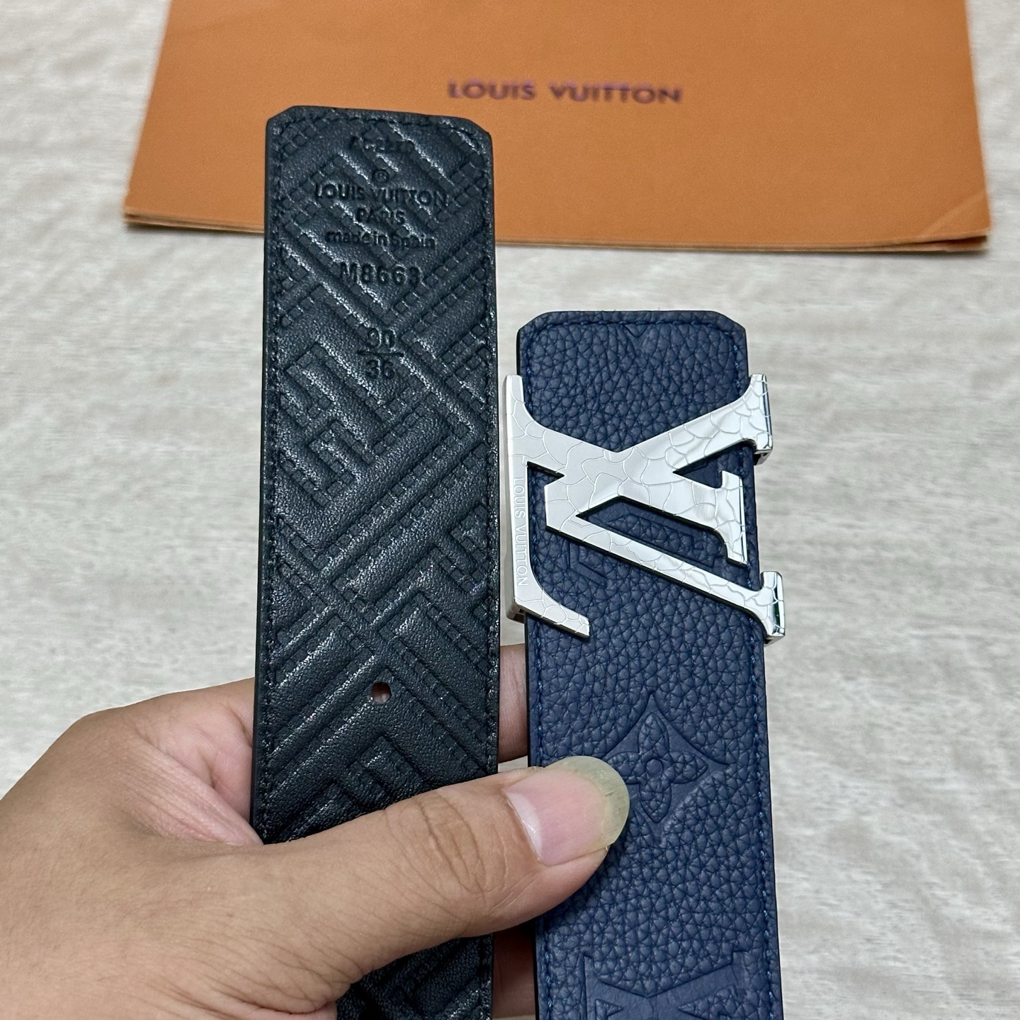 LV.路易威登 宽40MM双面原版小牛皮 搭配单钌钯电镀扣 完美的手感.油边 出众的设计.风格 高贵奢华