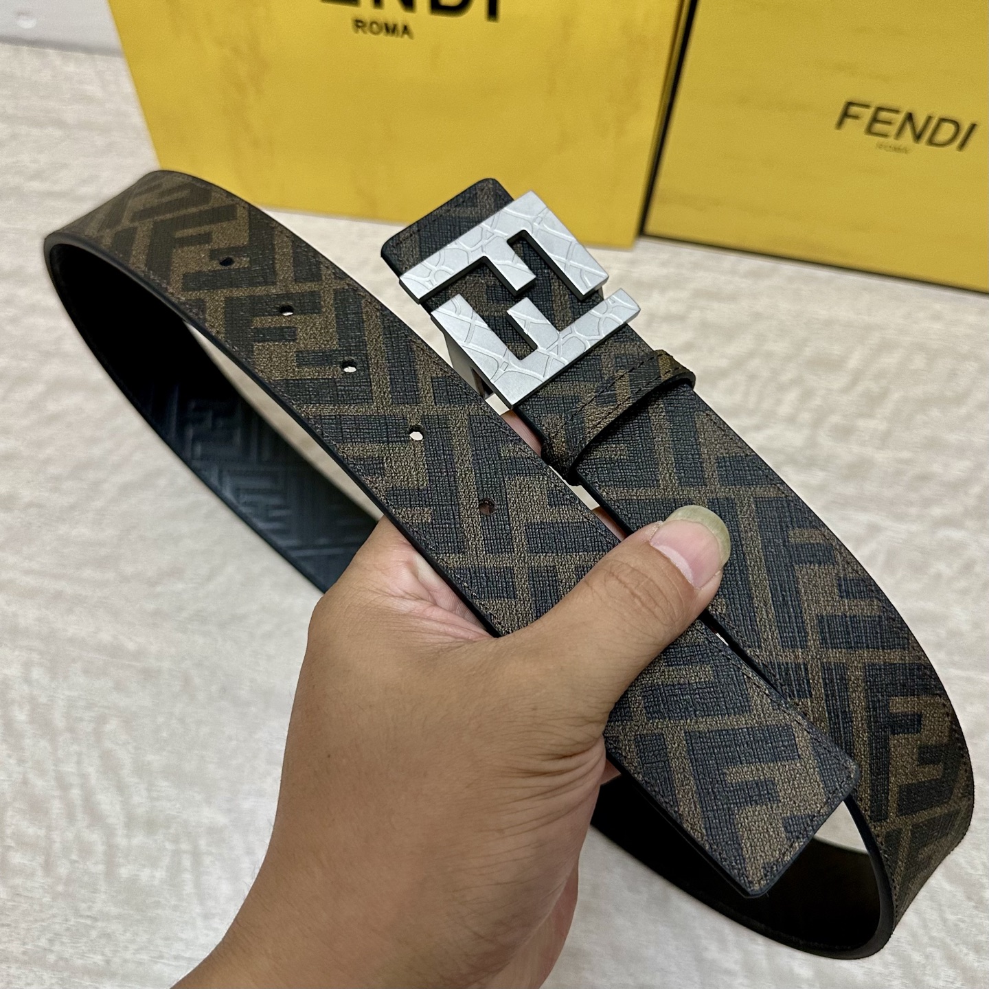 FENDI（芬迪）专柜同款 宽4.0CM 双环正反用腰带 FF按钉搭扣 黑色Cuoio Romano皮革
