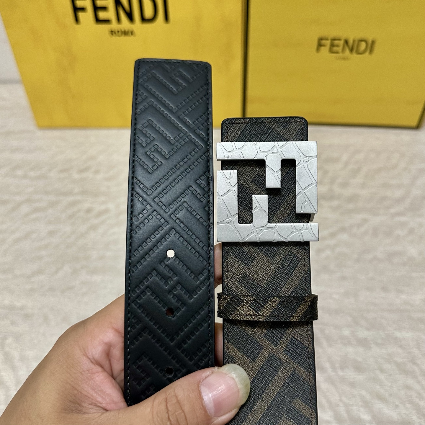 FENDI（芬迪）专柜同款 宽4.0CM 双环正反用腰带 FF按钉搭扣 黑色Cuoio Romano皮革