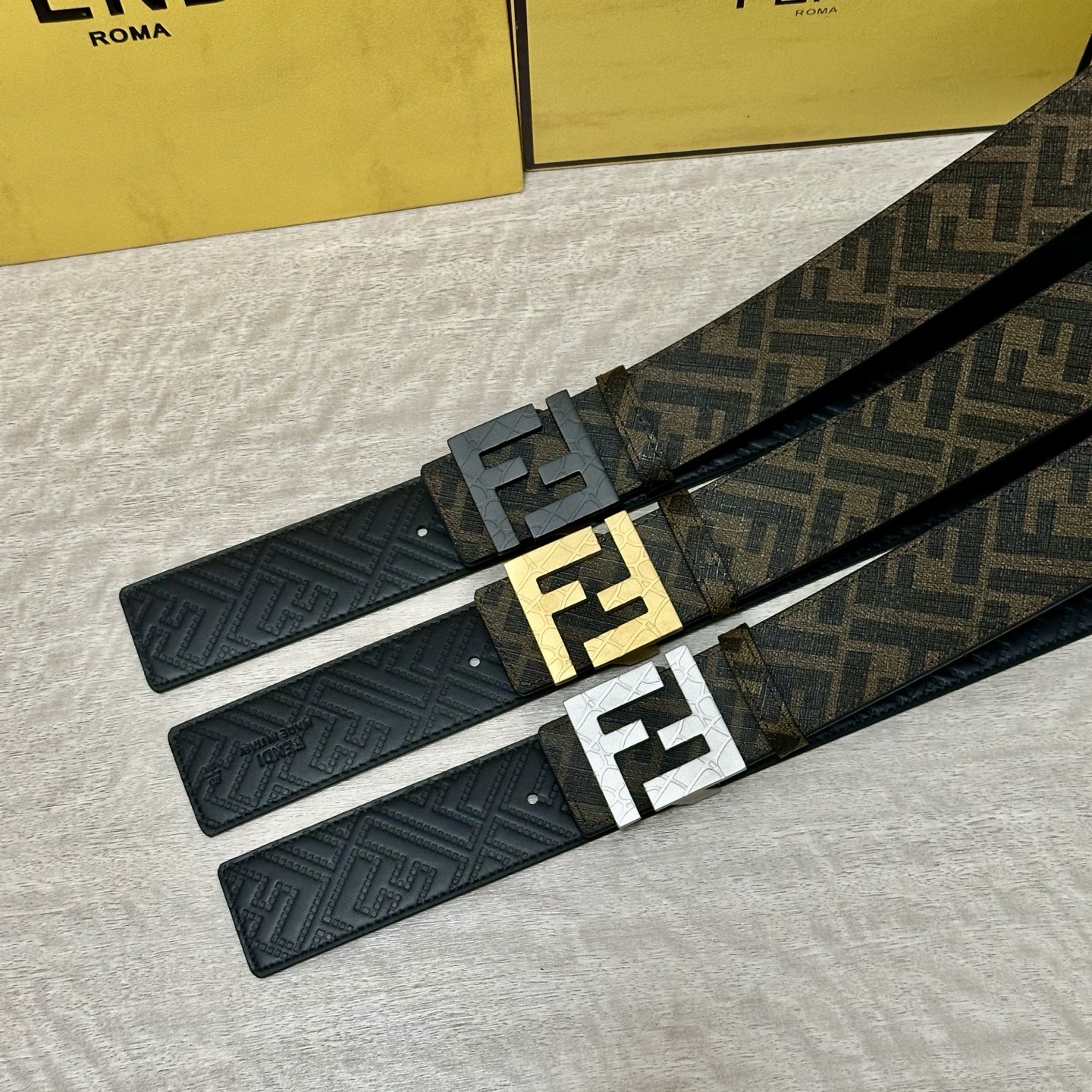 FENDI（芬迪）专柜同款 宽4.0CM 双环正反用腰带 FF按钉搭扣 黑色Cuoio Romano皮革
