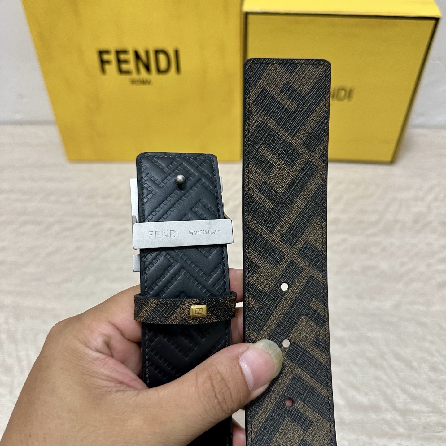FENDI（芬迪）专柜同款 宽4.0CM 双环正反用腰带 FF按钉搭扣 黑色Cuoio Romano皮革