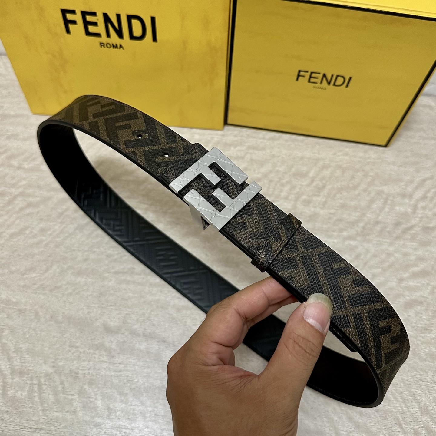 FENDI（芬迪）专柜同款 宽4.0CM 双环正反用腰带 FF按钉搭扣 黑色Cuoio Romano皮革