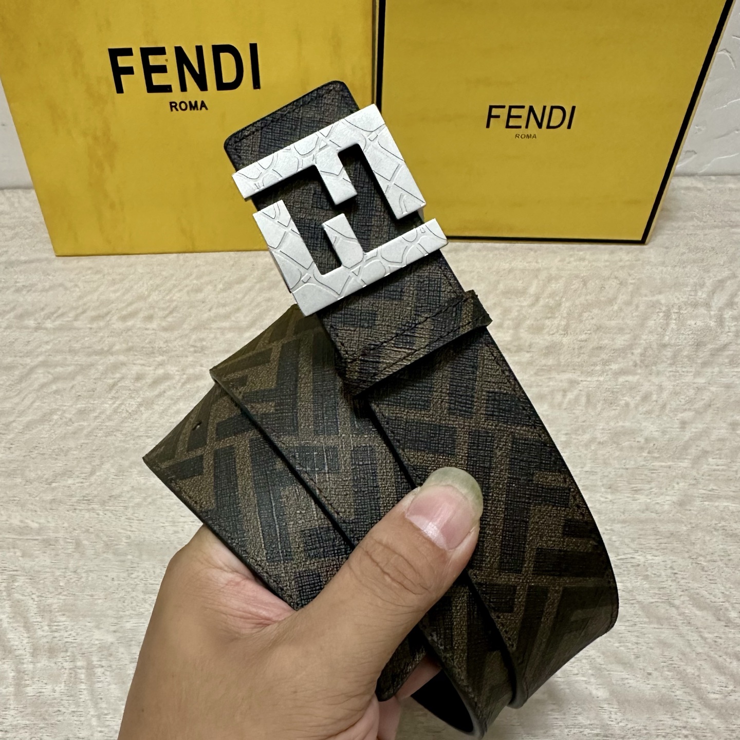 FENDI（芬迪）专柜同款 宽4.0CM 双环正反用腰带 FF按钉搭扣 黑色Cuoio Romano皮革