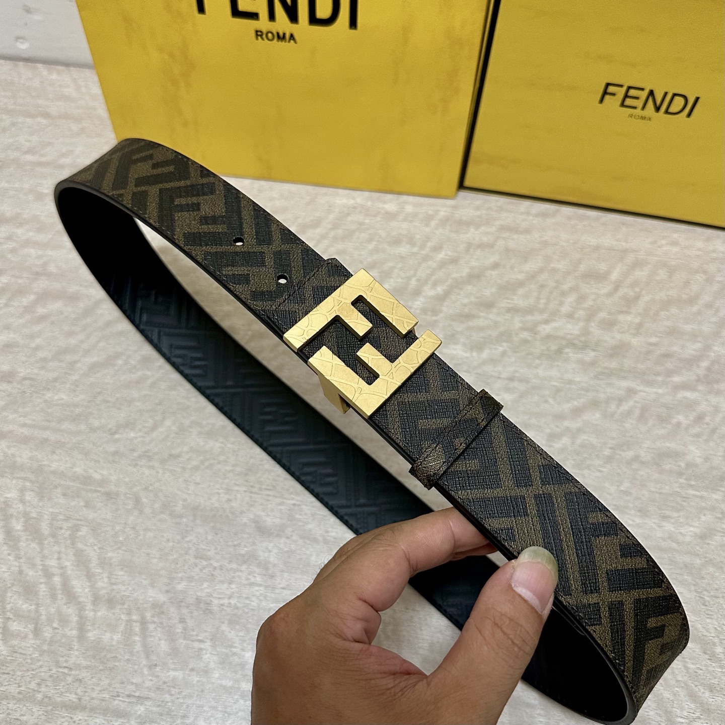 FENDI（芬迪）专柜同款 宽4.0CM 双环正反用腰带 FF按钉搭扣 黑色Cuoio Romano皮革