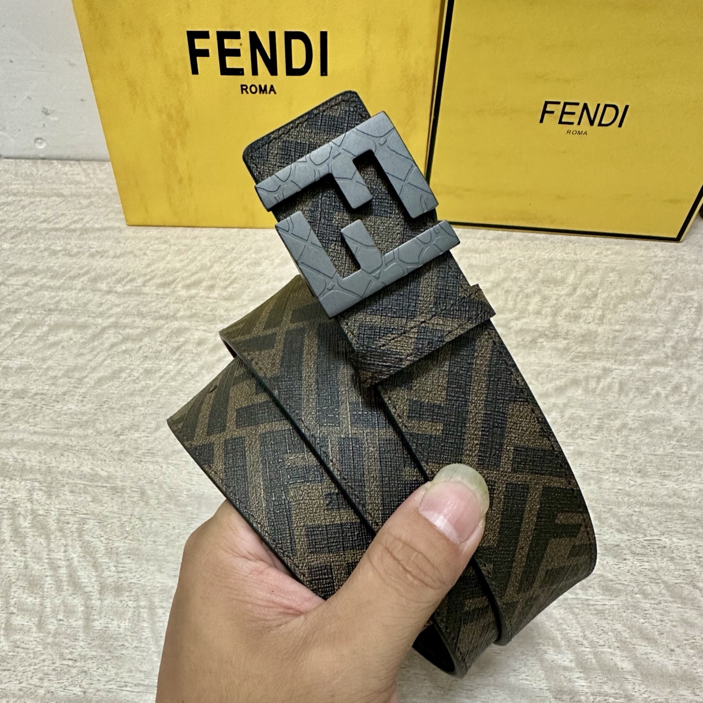 FENDI（芬迪）专柜同款 宽4.0CM 双环正反用腰带 FF按钉搭扣 黑色Cuoio Romano皮革